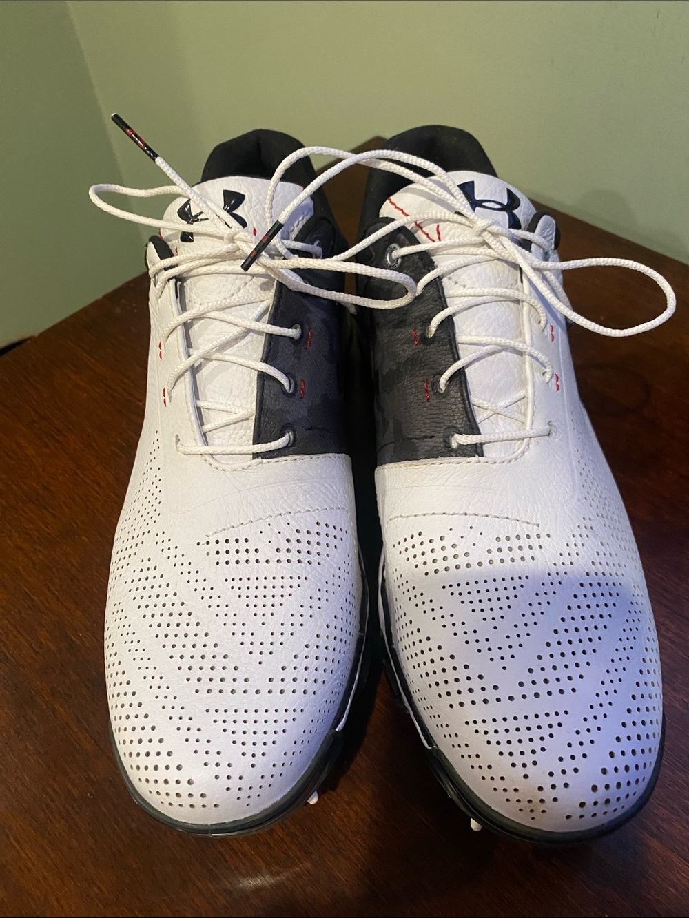 Under Armour Men’s White and Black Perforated Athletic Shoes.NWOT Never Worn.
